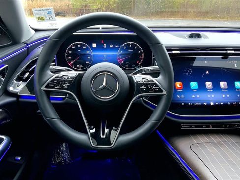 Used 2024 Mercedes-Benz E 350 4MATIC Sedan image 5