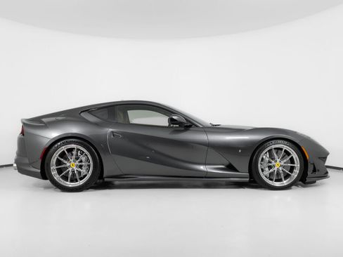 Used 2019 Ferrari 812 Superfast RWD image 10