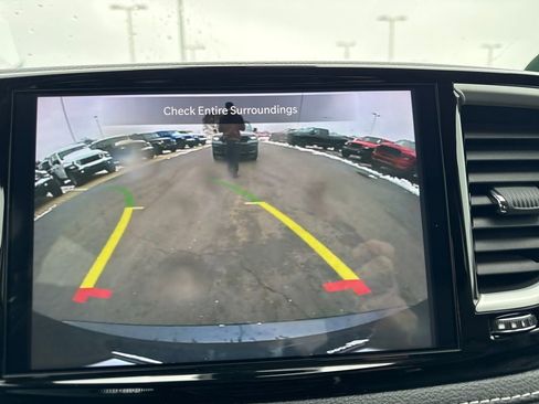 Used 2024 Chrysler Pacifica Touring-L image 22