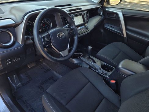 Used 2018 Toyota RAV4 LE image 9