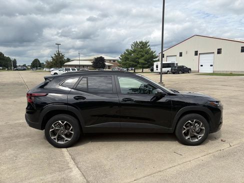 Used 2025 Chevrolet Trax LT w/ Driver Confidence Package FWD image 25