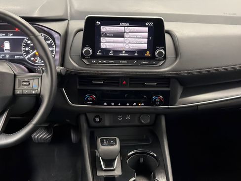 Used 2025 Nissan Rogue SV image 18