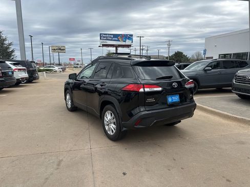 Used 2025 Toyota Corolla Cross LE w/ Moonroof Package image 7