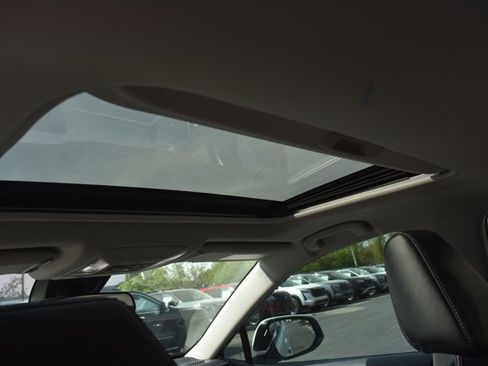 Used 2022 Toyota RAV4 XLE Premium image 18