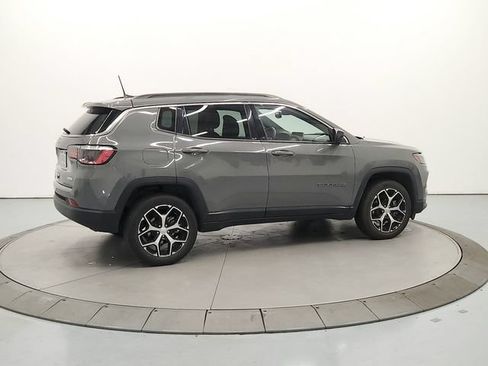 Used 2024 Jeep Compass Latitude AWD/4WD image 8
