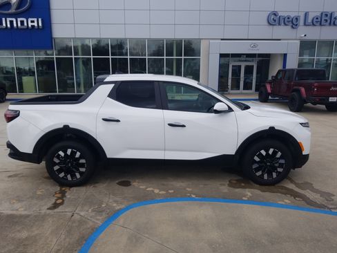 Certified 2025 Hyundai Santa Cruz SE image 8