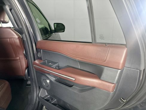 Used 2024 Ford Expedition Limited image 33