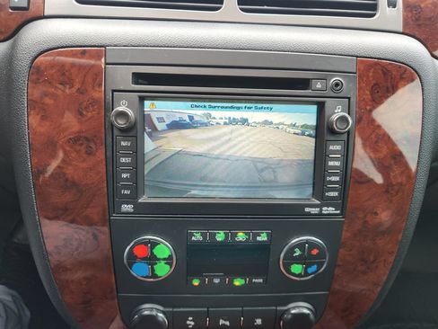 Used 2011 Chevrolet Suburban LTZ AWD/4WD image 30