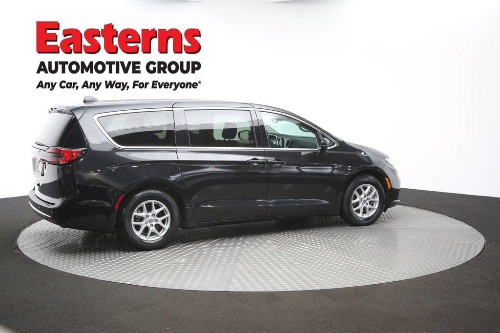 Used 2023 Chrysler Pacifica Touring-L FWD image 44