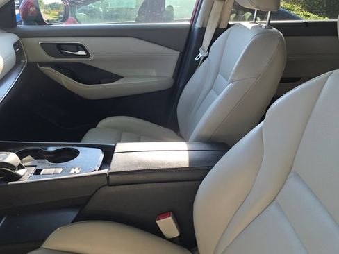 Certified 2021 Nissan Rogue SV w/ Premium Package FWD image 6
