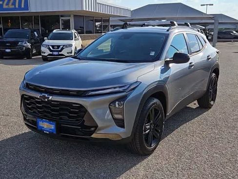 Used 2025 Chevrolet Trax ACTIV FWD image 3