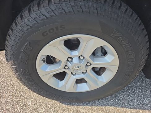 Used 2015 Toyota 4Runner SR5 RWD image 3