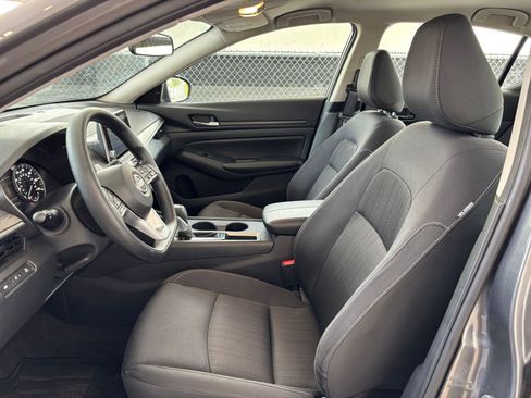 Used 2025 Nissan Altima 2.5 SV FWD image 27