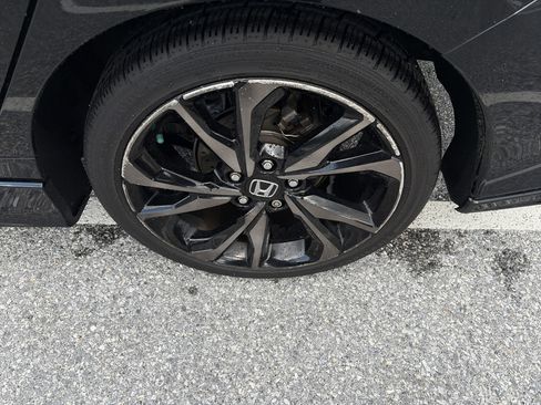 Used 2017 Honda Civic Sport image 9