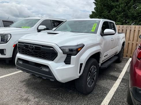 Used 2025 Toyota Tacoma TRD Sport RWD image 3