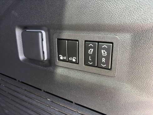 Used 2024 GMC Yukon Denali w/ Denali Reserve Package AWD/4WD image 10