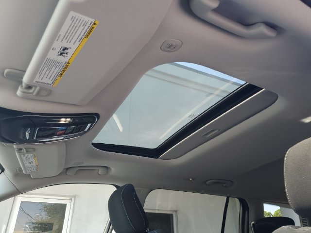 Used 2023 Jeep Grand Cherokee L Laredo RWD image 5