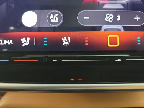 Used 2025 Volkswagen ID. Buzz Pro S Plus image 32