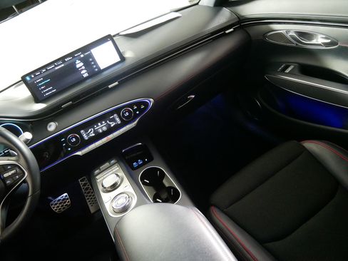 Used 2023 Genesis GV70 2.5T w/ Sport Prestige Package AWD/4WD image 11
