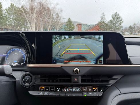 Used 2025 Toyota Crown Signia image 32