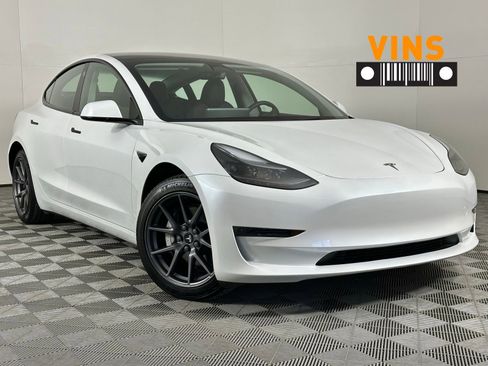 Used 2023 Tesla Model 3 Standard Range image 1