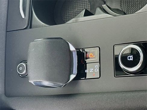 Used 2024 Land Rover Discovery Dynamic SE image 19