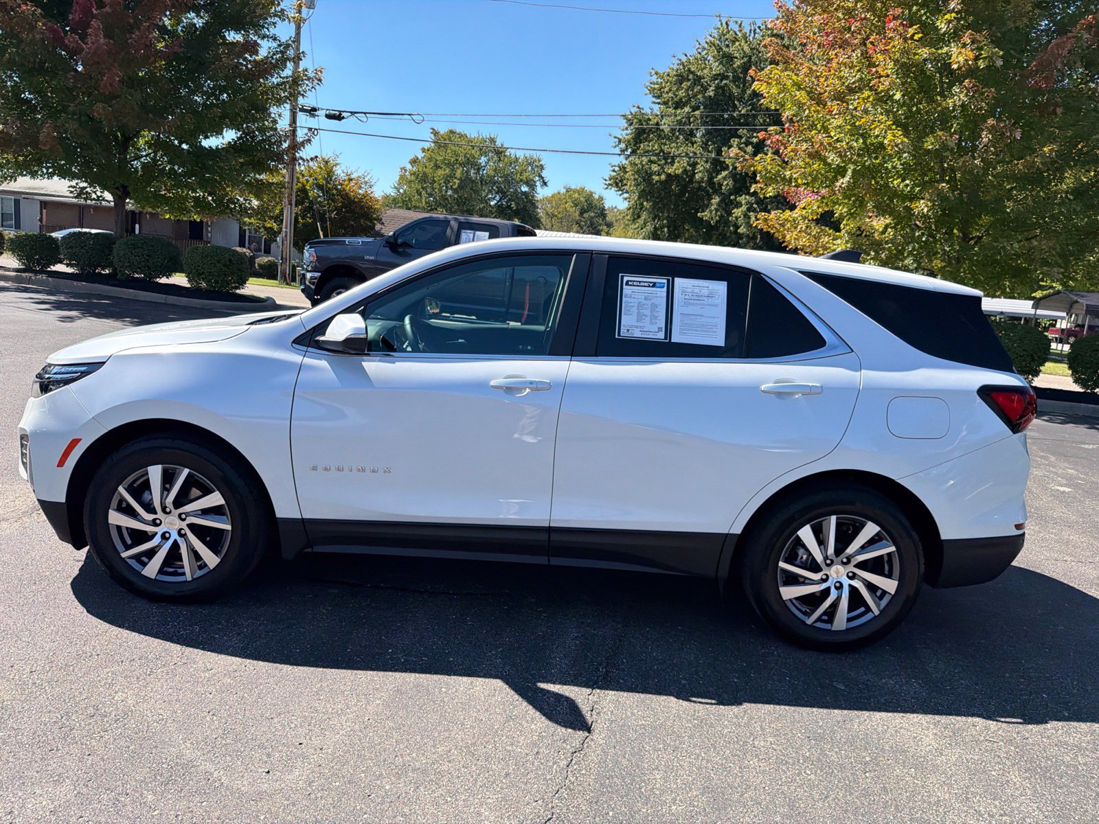 Used 2024 Chevrolet Equinox LT FWD image 2