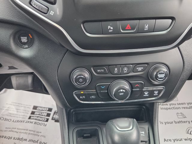 Used 2021 Jeep Cherokee Latitude Plus FWD image 13