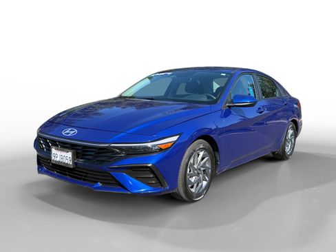 Used 2024 Hyundai Elantra SEL FWD image 1