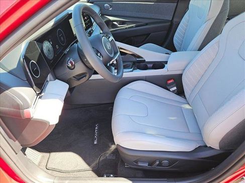 New 2025 Hyundai Elantra Limited image 4