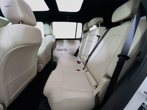 New 2025 Mercedes-Benz GLB 250 4MATIC image 21