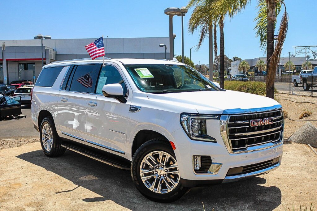 Used 2024 GMC Yukon XL SLT RWD image 1