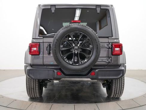 Used 2025 Jeep Wrangler Unlimited Sahara image 6