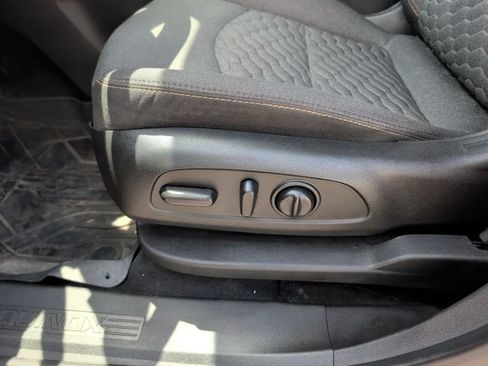 Used 2020 Chevrolet Equinox LT FWD image 21