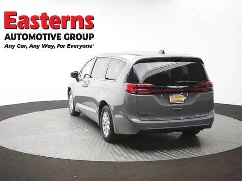 Used 2023 Chrysler Pacifica Touring-L FWD image 68
