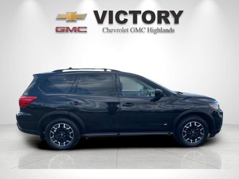Used 2020 Nissan Pathfinder SL image 2