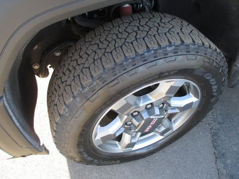 Used 2025 GMC Sierra 2500 SLT w/ SLT Premium Package image 13