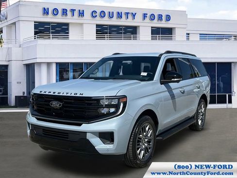 New 2026 Ford Expedition Platinum w/ Stealth Appearance Package AWD/4WD image 1