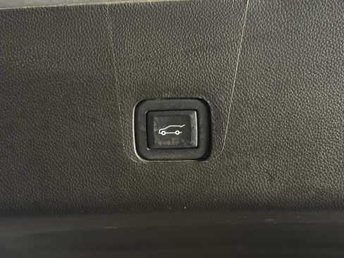 Used 2020 Chevrolet Traverse LT FWD image 32