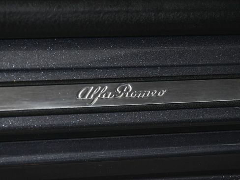 Used 2022 Alfa Romeo Stelvio Ti AWD/4WD image 14