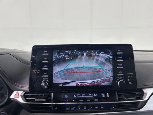 Used 2022 Toyota Sienna XSE image 22