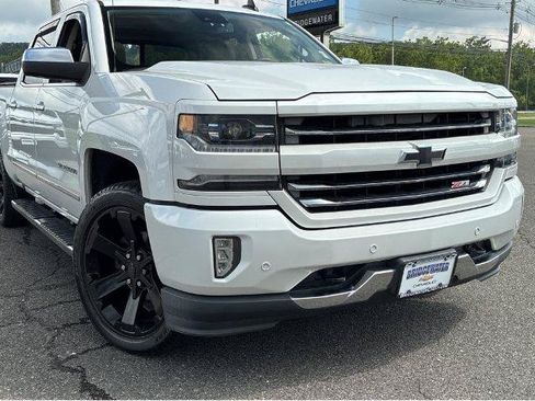 Used 2017 Chevrolet Silverado 1500 LTZ Z71 w/ LTZ Plus Package AWD/4WD image 2