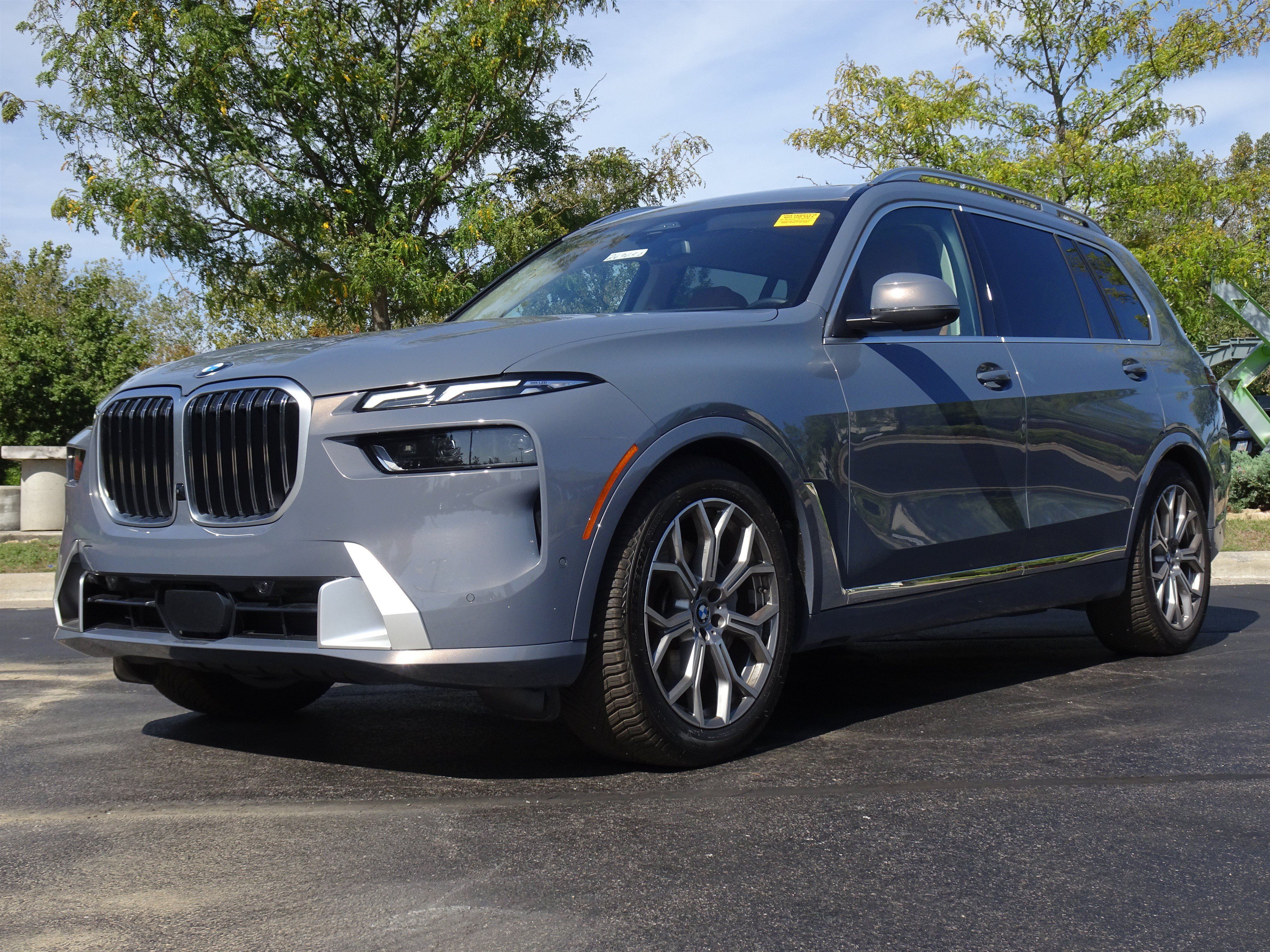 Used 2024 BMW X7 xDrive40i w/ Premium Package AWD/4WD image 1