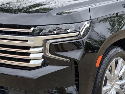 Used 2024 Chevrolet Suburban High Country w/ Advanced Technology Package AWD/4WD image 8