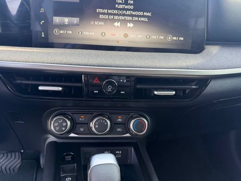 Used 2025 Nissan Kicks SV FWD image 33