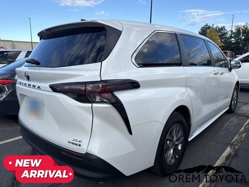Used 2023 Toyota Sienna XLE FWD image 18