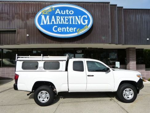 Used 2022 Toyota Tacoma SR RWD image 4