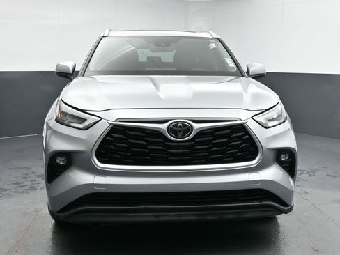 Used 2020 Toyota Highlander XLE image 3