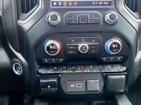 Used 2022 GMC Sierra 1500 AT4 w/ AT4 Premium Package image 32