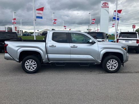 Used 2024 Toyota Tacoma SR5 AWD/4WD image 8